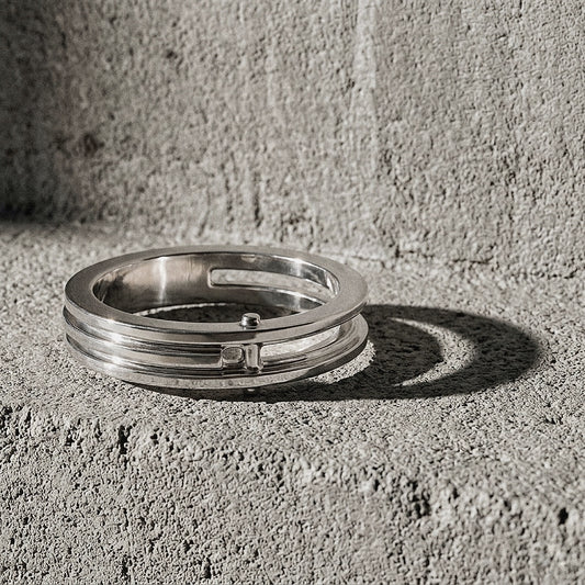 Three-band rigid ring with riveted structural vertex resting on concrete, A Gross Domestic Product